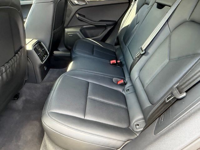 Used 2026 Porsche Macan AWD/4WD image 22