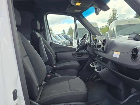 Used 2025 Mercedes-Benz Sprinter 2500 image 10