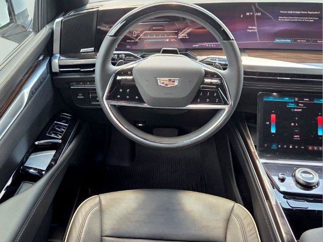 New 2026 Cadillac Escalade ESV Luxury w/ LPO, Radiant Package AWD/4WD image 18