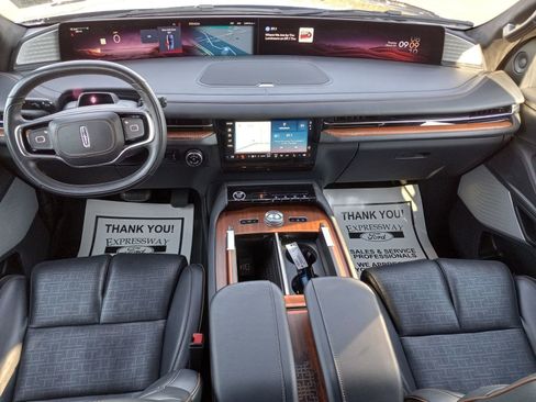 Used 2025 Lincoln Navigator Black Label AWD/4WD image 19