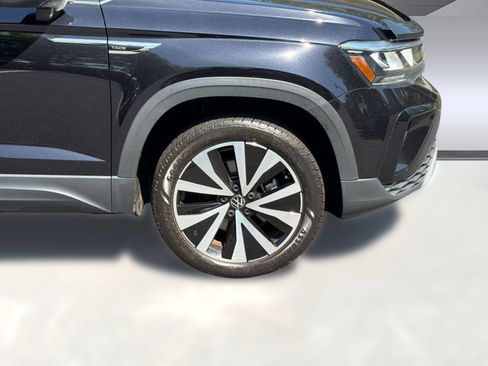 Used 2023 Volkswagen Taos SE w/ Panoramic Sunroof Package FWD image 12