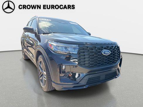 Used 2025 Ford Explorer ST-Line w/ Premium Package image 9