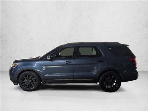 Used 2018 Ford Explorer XLT w/ Equipment Group 202A FWD image 7