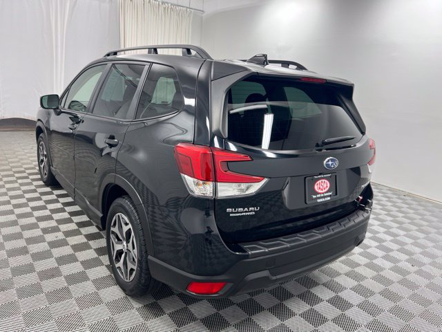 Used 2023 Subaru Forester Premium AWD/4WD image 6