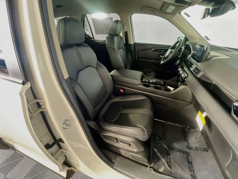 Used 2025 Honda Pilot EX-L image 30