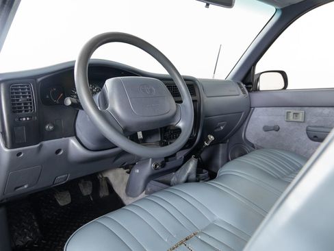 Used 2000 Toyota Tacoma 2WD Regular Cab image 14