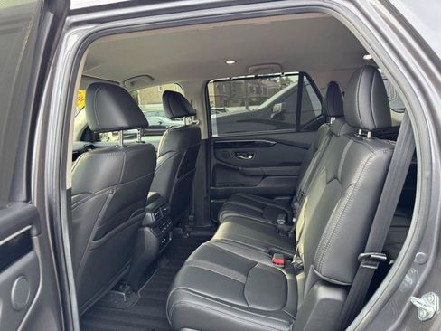Used 2025 Honda Pilot EX-L image 29