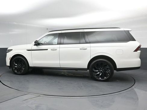 Used 2025 Lincoln Navigator L Reserve w/ Jet Appearance Package image 5