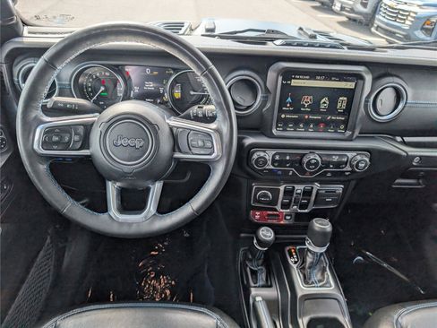 Used 2023 Jeep Wrangler Unlimited Rubicon 4xe w/ Cold Weather Group AWD/4WD image 16