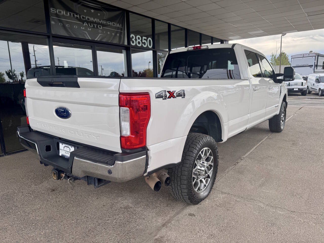 Used 2017 Ford F350 Lariat w/ Lariat Ultimate Package AWD/4WD image 4