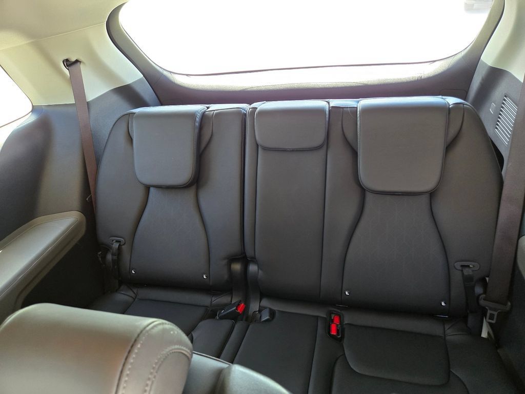 Certified 2025 Kia Carnival FWD image 19