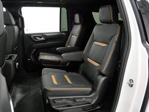 Used 2024 GMC Yukon XL AT4 w/ AT4 Premium Plus Package AWD/4WD image 18