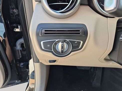 Used 2022 Mercedes-Benz GLC 300 4MATIC w/ Driver Assistance Package image 33