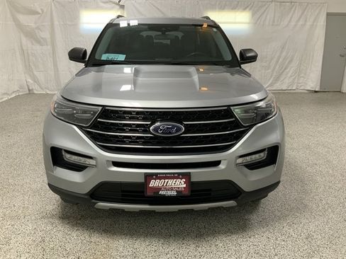 Used 2021 Ford Explorer XLT w/ Equipment Group 202A AWD/4WD image 3