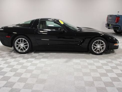 Used 2001 Chevrolet Corvette Coupe w/ Preferred Equipment Group1 RWD image 10