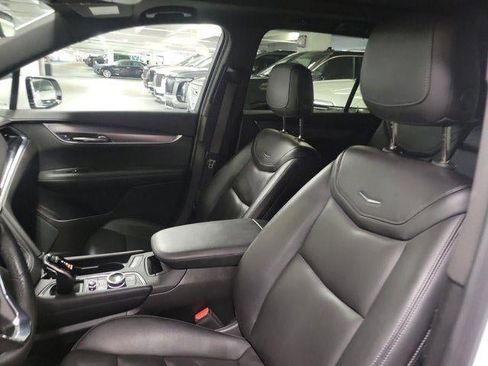 Certified 2023 Cadillac XT6 Luxury FWD image 11