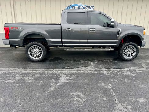 Used 2017 Ford F250 XLT w/ XLT Premium Package AWD/4WD image 3