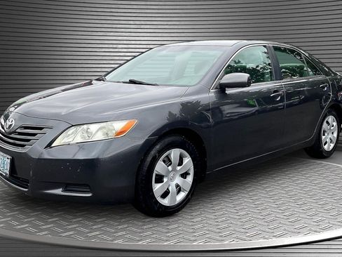 Used 2009 Toyota Camry LE FWD image 3