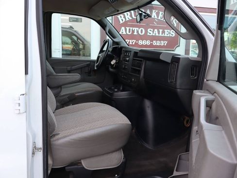 Used 2017 Chevrolet Express 3500 LT w/ LT Preferred Equipment Group RWD image 6