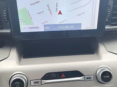 Used 2021 Ford Explorer XLT w/ Equipment Group 202A image 5