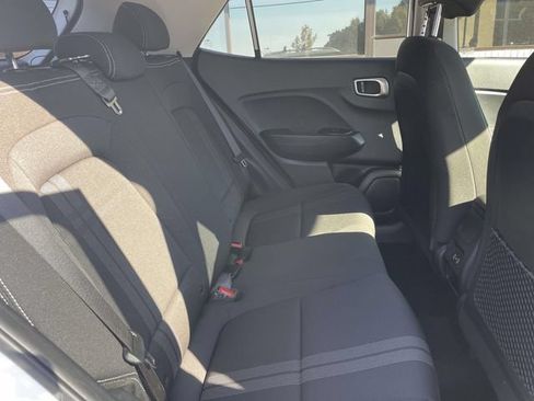 Used 2024 Hyundai Venue SEL FWD image 9