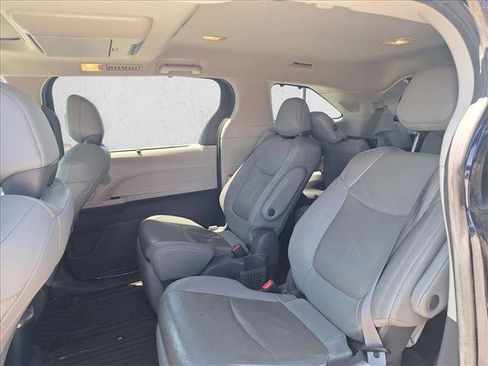 Used 2021 Toyota Sienna Limited FWD image 15