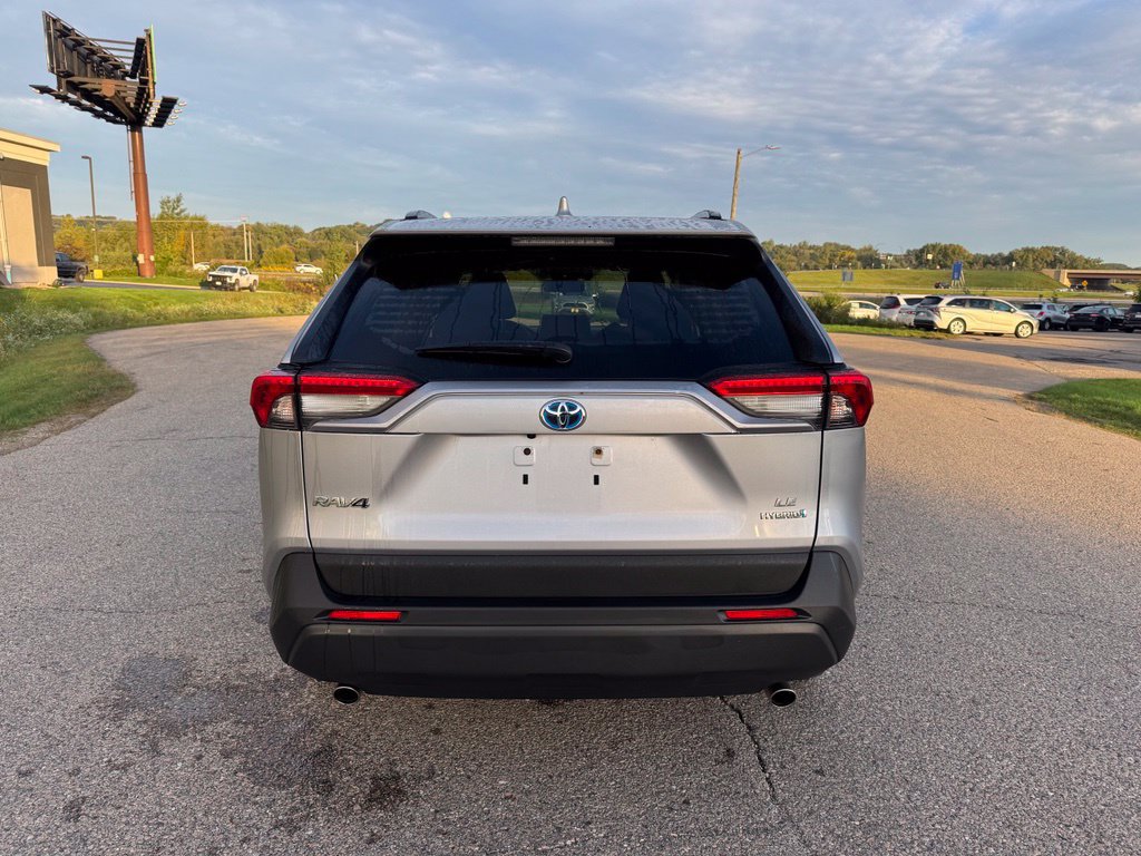 Used 2019 Toyota RAV4 LE w/ Carpet Mat Package AWD/4WD image 15