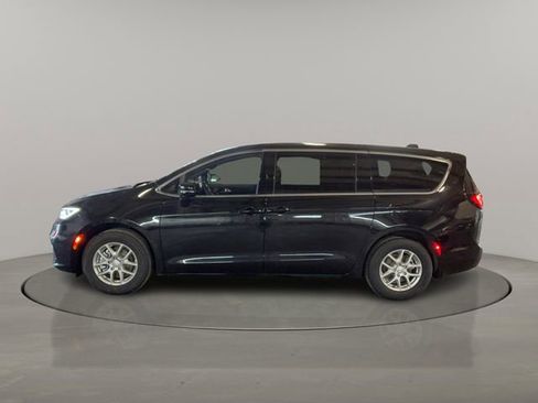 New 2026 Chrysler Pacifica Select image 4