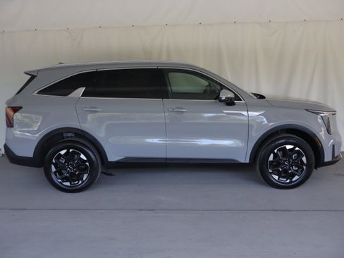 Used 2026 Kia Sorento S AWD/4WD image 4