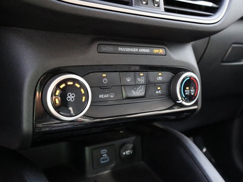 Used 2022 Ford Escape SE image 36