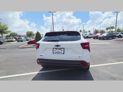 New 2026 Chevrolet Trax LT w/ Midnight Edition FWD image 21