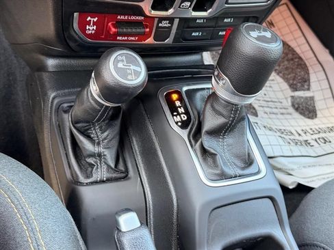 Used 2025 Jeep Wrangler Unlimited Sport AWD/4WD image 23