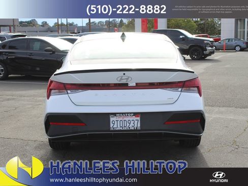 Used 2025 Hyundai Elantra SEL image 8