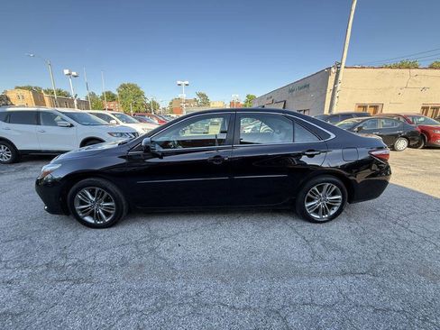 Used 2016 Toyota Camry SE w/ Moonroof Package FWD image 6