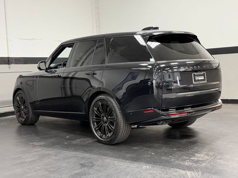 Used 2025 Land Rover Range Rover SE AWD/4WD image 10