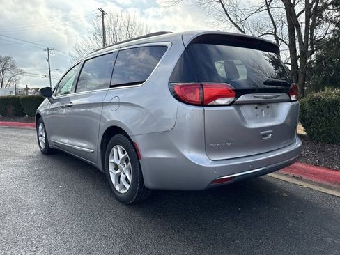 Used 2017 Chrysler Pacifica Touring-L w/ Tire & Wheel Group image 8