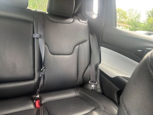 Used 2025 Jeep Compass Limited image 36