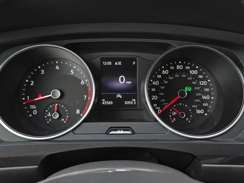 Used 2021 Volkswagen Tiguan SE R-Line image 22