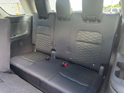 Certified 2025 Nissan Pathfinder SV FWD image 18