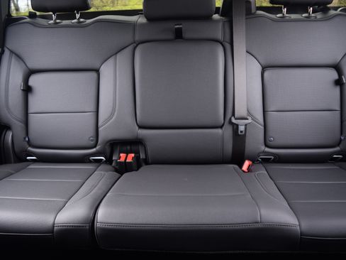 Used 2025 Chevrolet Silverado 3500 LTZ image 15