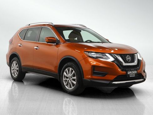 Used 2018 Nissan Rogue SV w/ Premium Package image 7