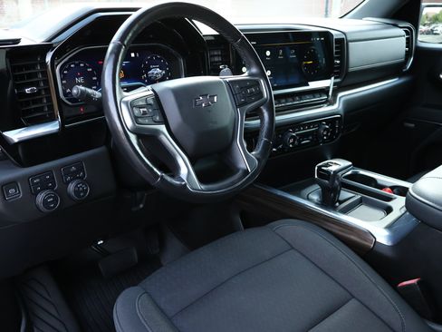 Used 2022 Chevrolet Silverado 1500 RST AWD/4WD image 3