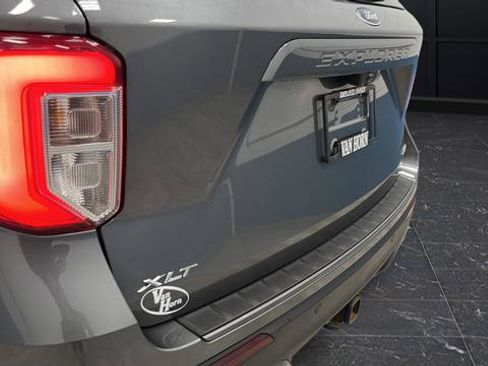 Used 2021 Ford Explorer XLT w/ XLT Sport Appearance Package AWD/4WD image 34