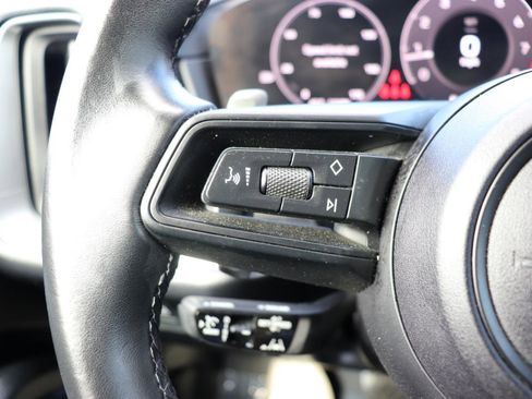 Used 2024 Porsche Cayenne AWD/4WD image 31