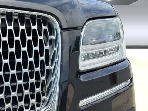Used 2018 Lincoln Navigator Select AWD/4WD image 11