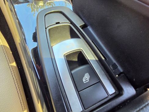 Used 2020 Mercedes-Benz SLC 300 image 19
