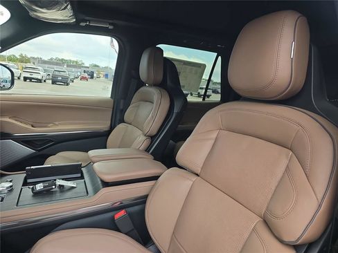 New 2026 Lincoln Navigator Black Label AWD/4WD image 21