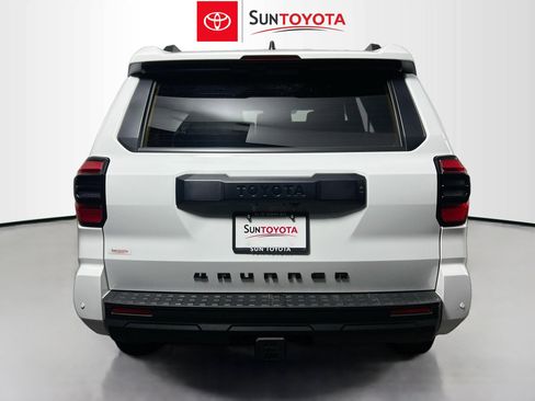Used 2025 Toyota 4Runner TRD Off-Road Premium AWD/4WD image 5