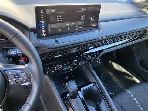 Used 2025 Honda Accord Sport image 19