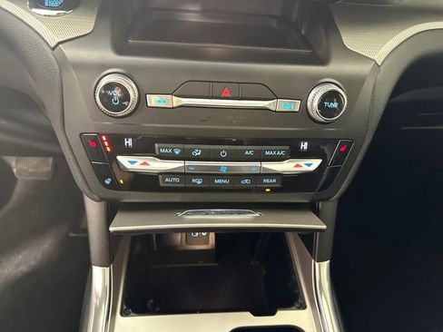 Used 2020 Ford Explorer XLT w/ Equipment Group 202A image 23